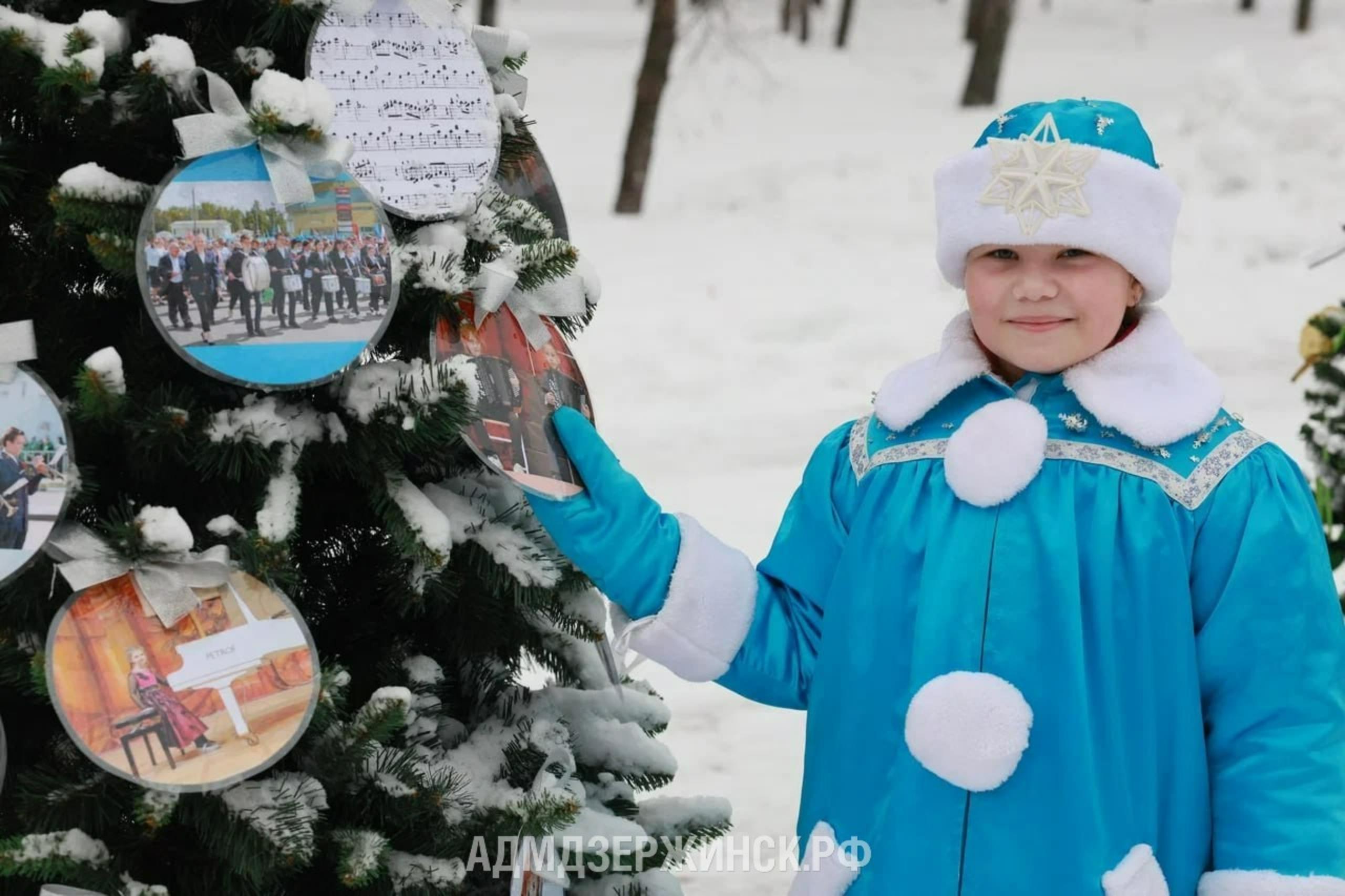 Аллея необычных новогодних елок открылась в дзержинском парке «Радуга» |  26.12.2023 | Дзержинск - БезФормата